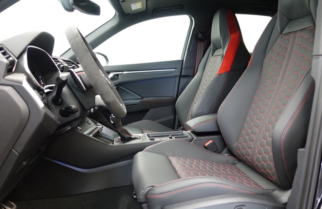 AUDI RS Q3 Sportback TFSI quattro | předváděcí auto | skladem | super cena | max výbava | černá metalíza | online prodej | online nákup | autoibuy.com